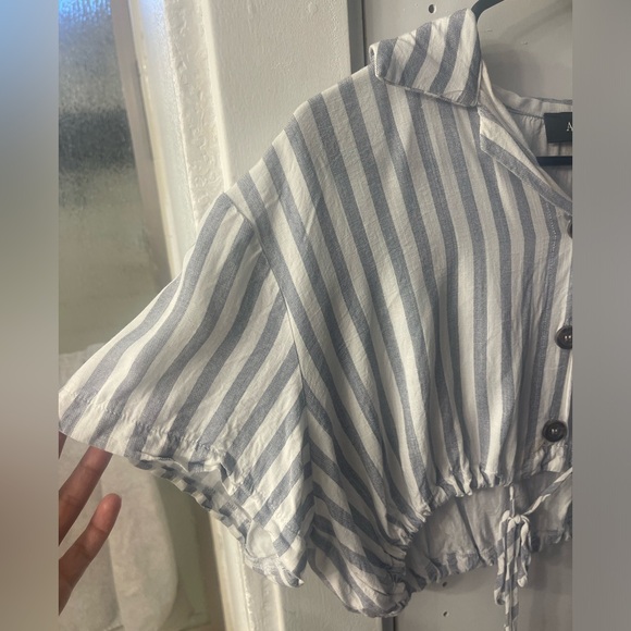 Cute cropped collared blouse - Picture 2 of 6